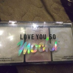 NYX Highlighter palette